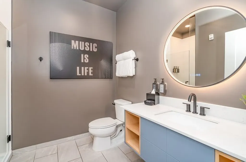 50 Music Sq, W Nashville TN 37203