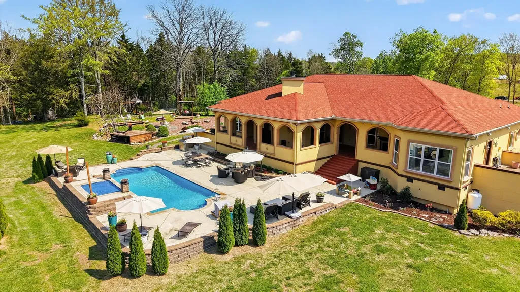 228 Weaver Road Lebanon TN 37090