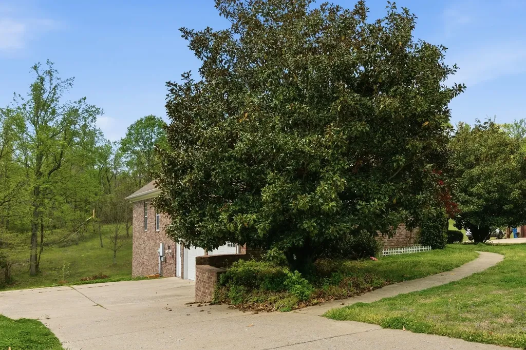 1024 Sweet Oak Ridge Hendersonville TN 37075