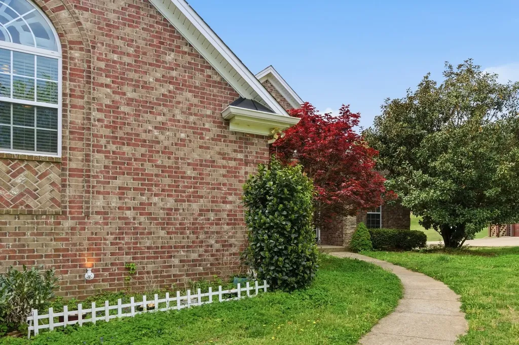 1024 Sweet Oak Ridge Hendersonville TN 37075