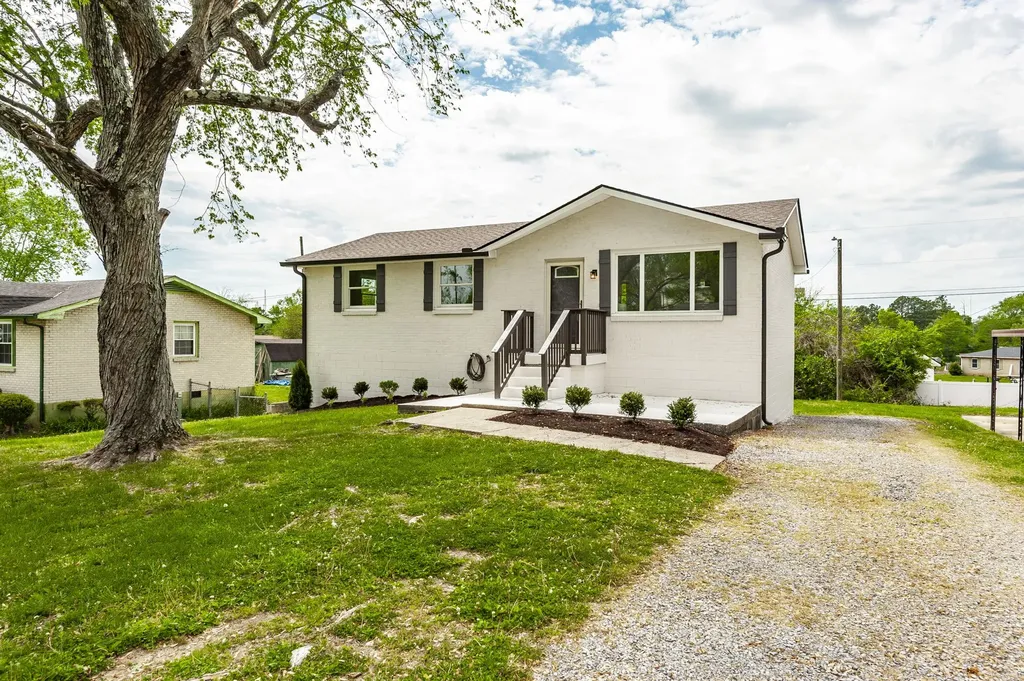 709 Perry Drive Springfield TN 37172