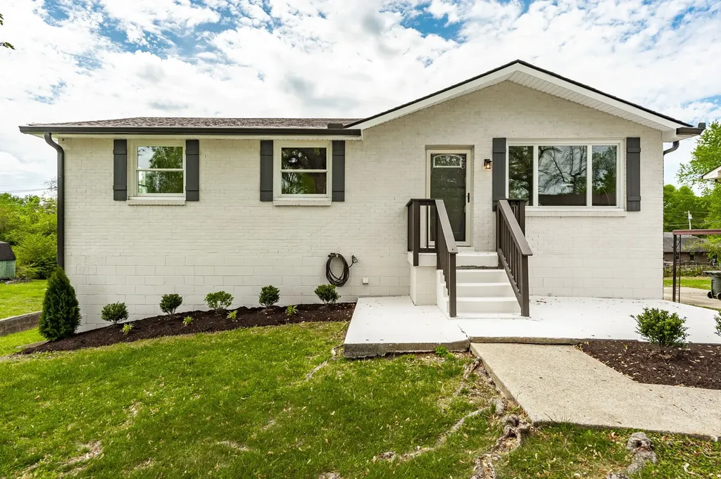 709 Perry Drive Springfield TN 37172