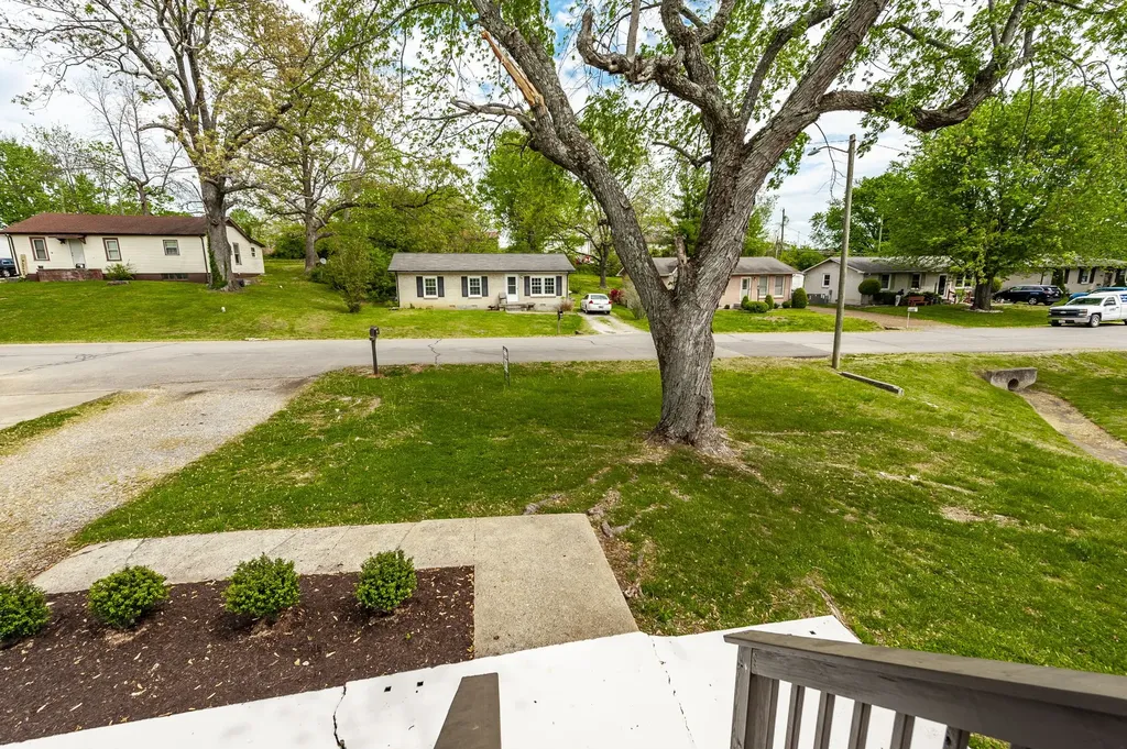 709 Perry Drive Springfield TN 37172