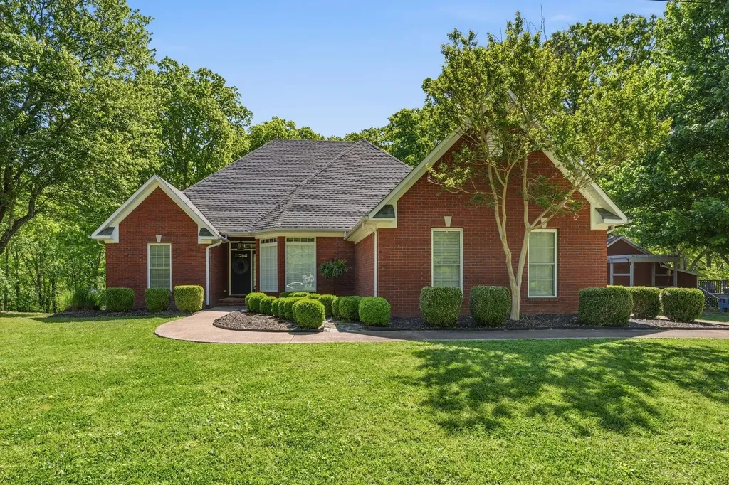 920 Hillcrest Street Lawrenceburg TN 38464