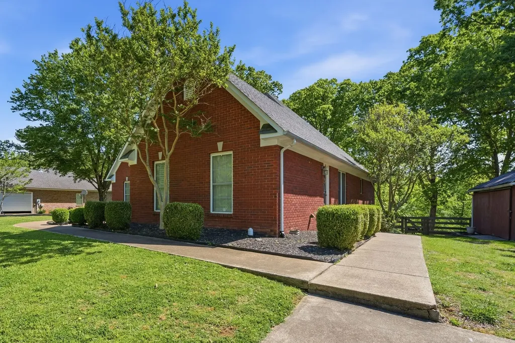 920 Hillcrest Street Lawrenceburg TN 38464