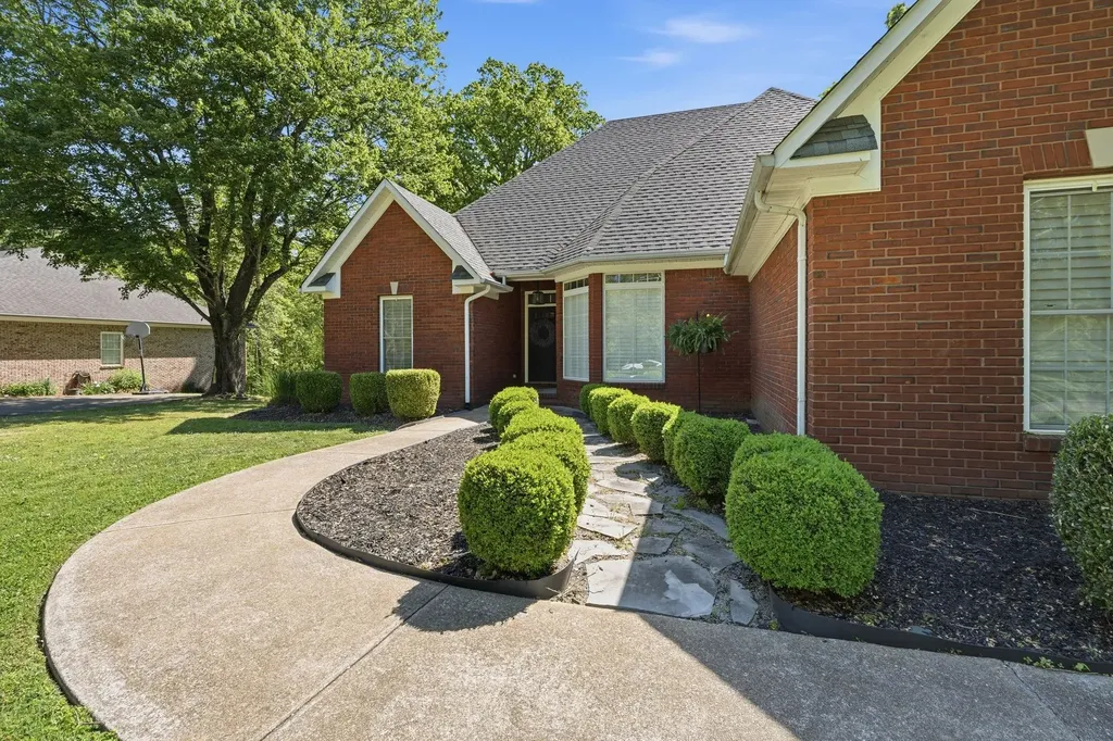 920 Hillcrest Street Lawrenceburg TN 38464