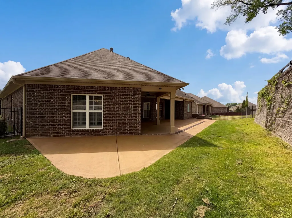 7009 Whisperwood Avenue Spring Hill TN 37174