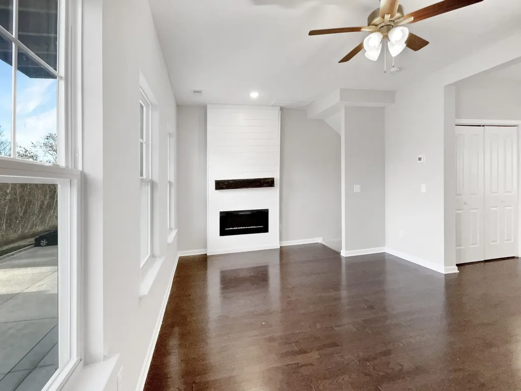 304 Negri Ct, NE La Vergne TN 37086