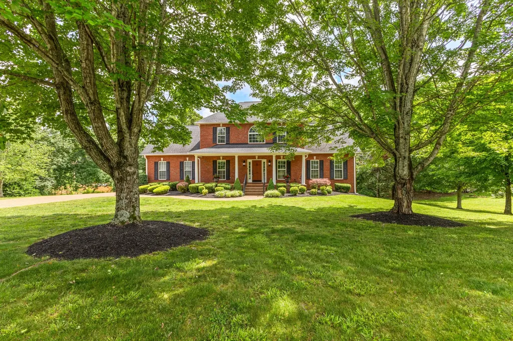 106 Meadowood Loop Burns TN 37029