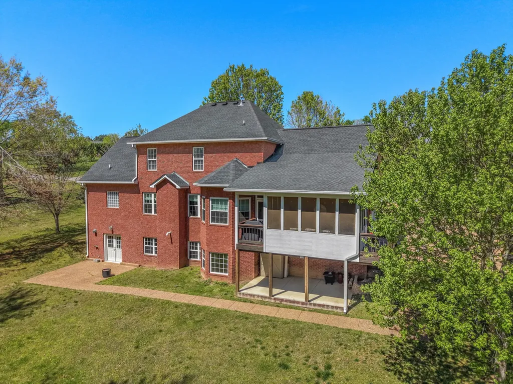 106 Meadowood Loop Burns TN 37029