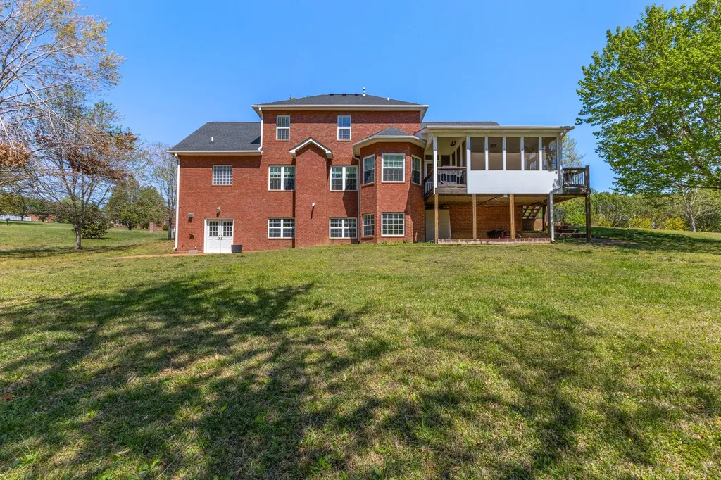 106 Meadowood Loop Burns TN 37029