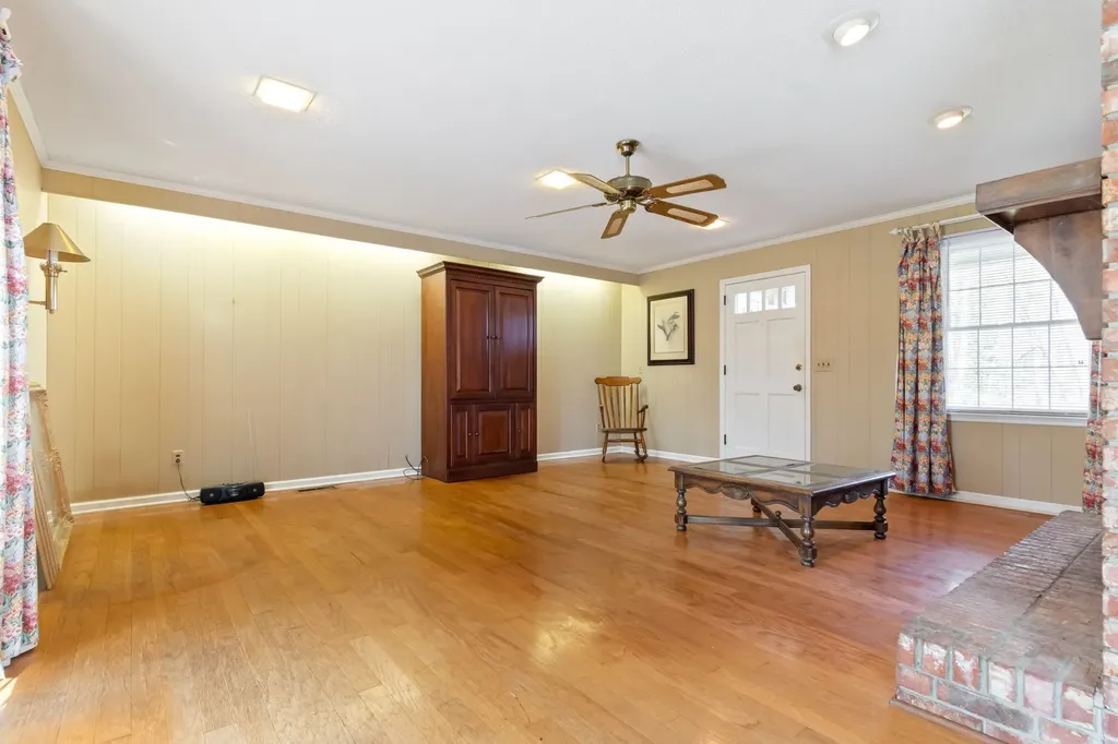 846 R Wilkerson Drive Centerville TN 37033
