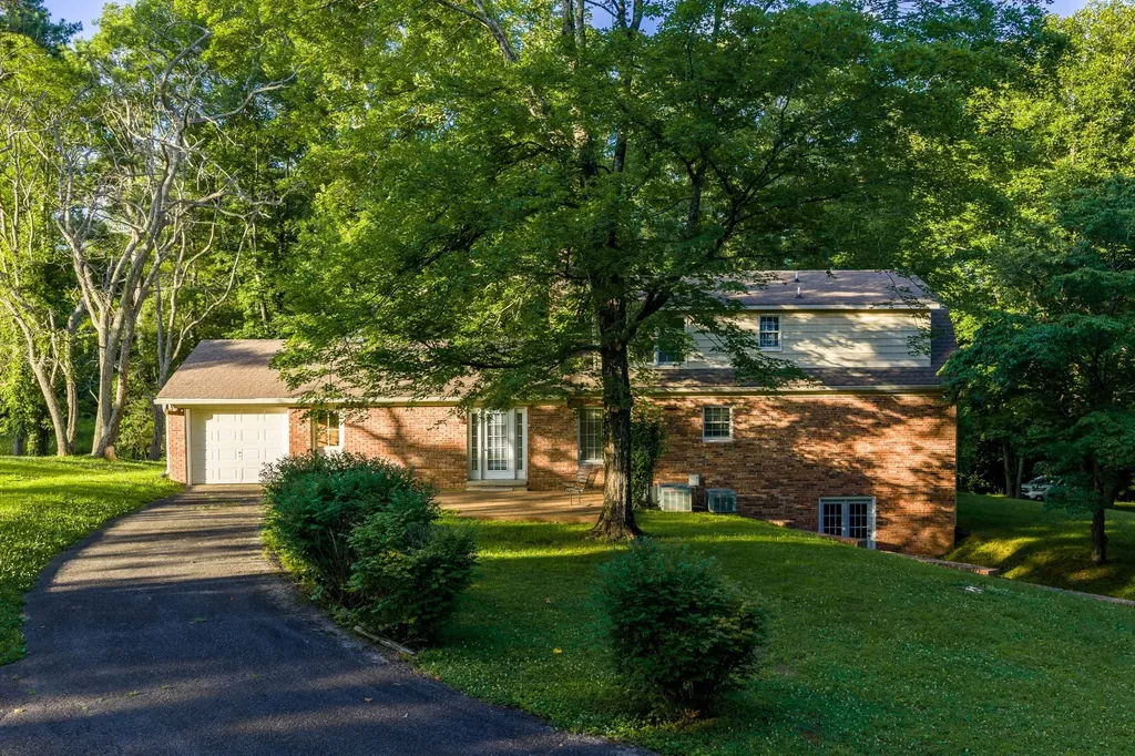 846 R Wilkerson Drive Centerville TN 37033