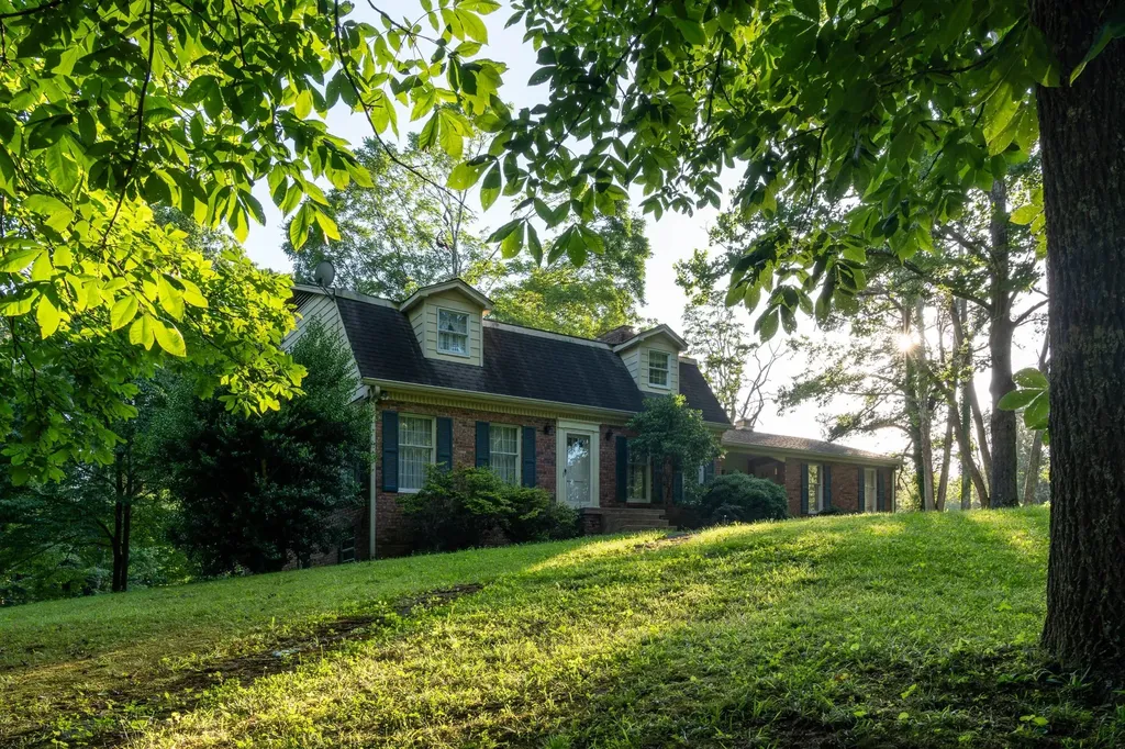846 R Wilkerson Drive Centerville TN 37033