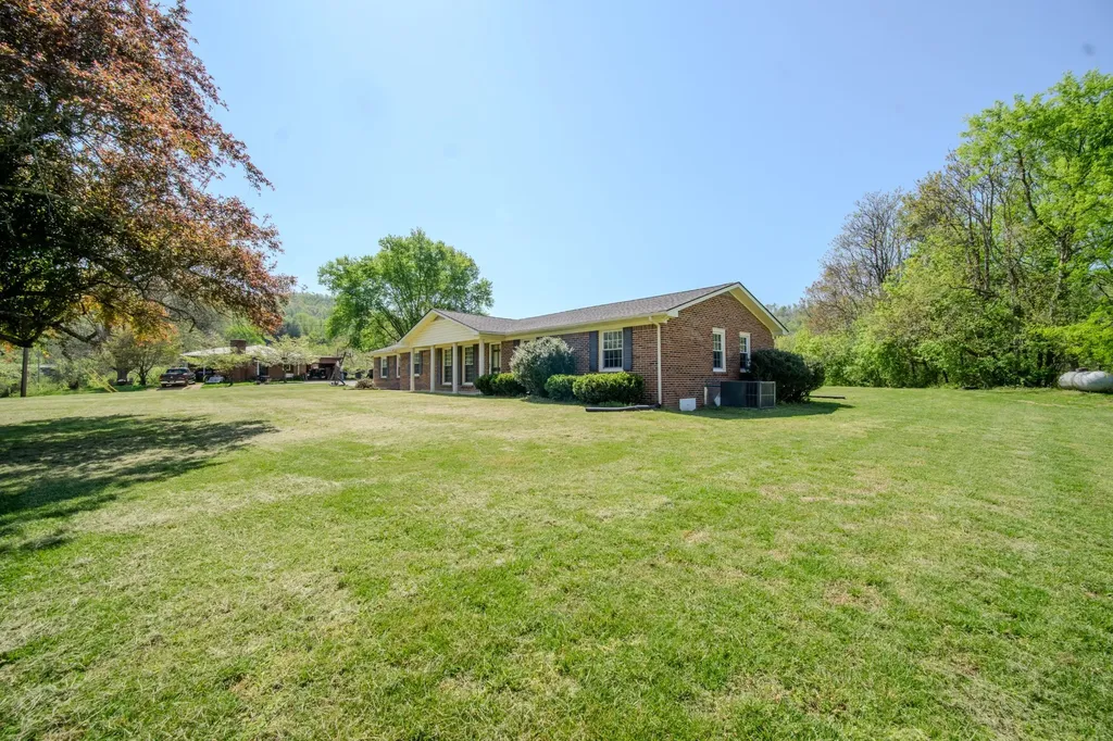 5027 Rocky Point Road Cookeville TN 38506