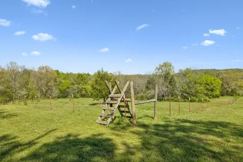 4341 Marlowe Road Williamsport TN 38487