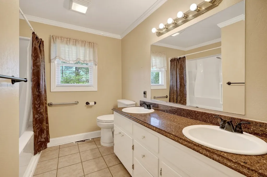 530 W Main Street Smithville TN 37166