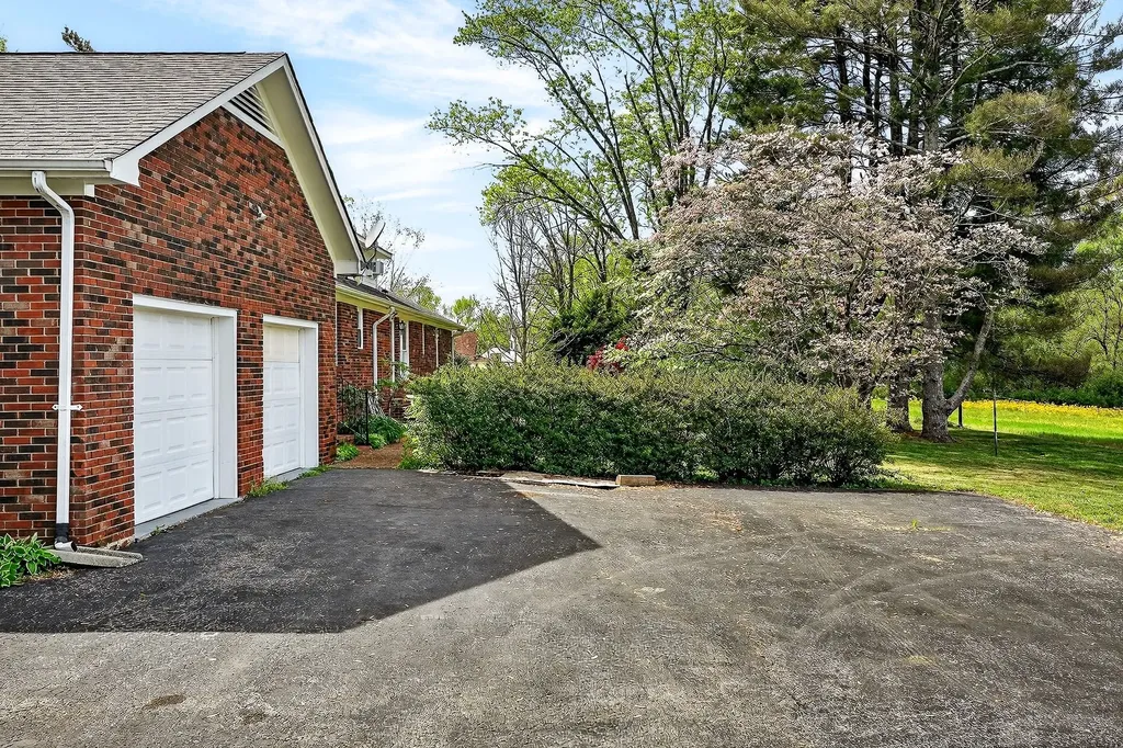 530 W Main Street Smithville TN 37166