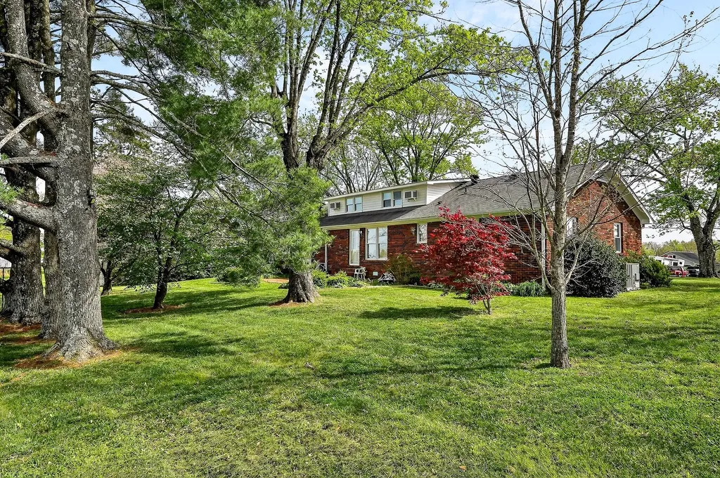 530 W Main Street Smithville TN 37166