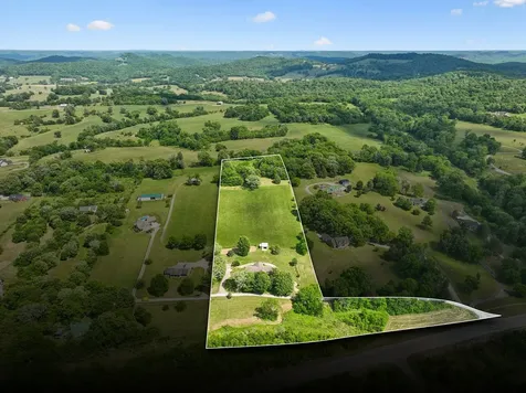 12 Charles Apple Lane Brush Creek TN 38547