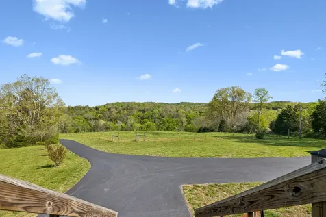 4341 Marlowe Road Williamsport TN 38487