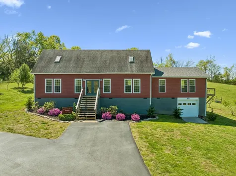 4341 Marlowe Road Williamsport TN 38487