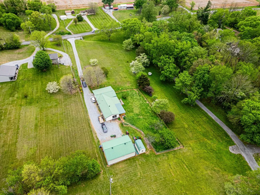 1655 New Deal Potts Road Portland TN 37148