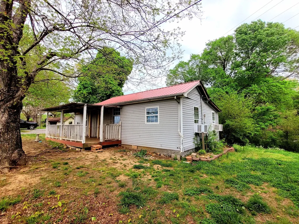 1502 Taylor Town Road White Bluff TN 37187