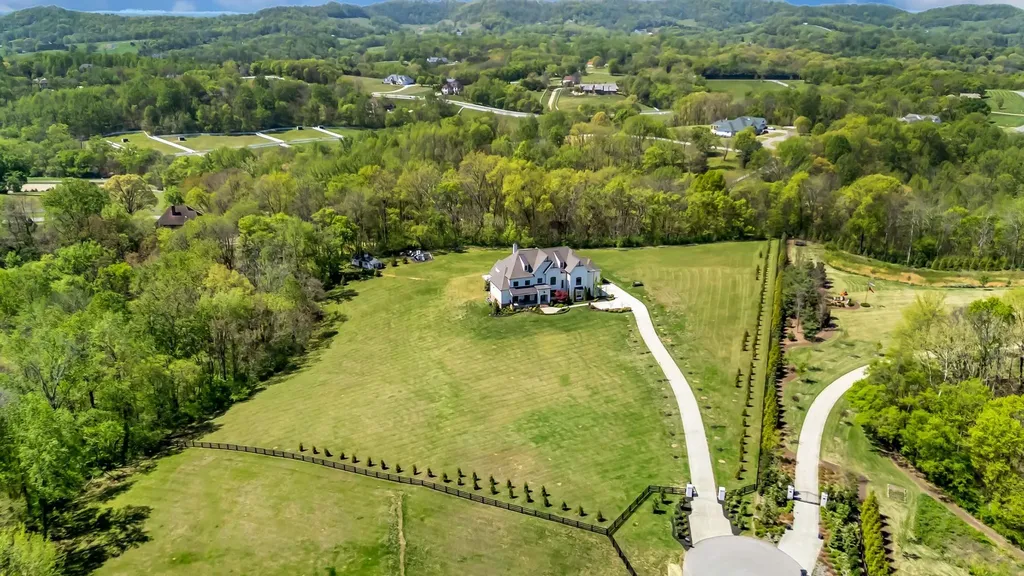 5026 Hilltop Lane College Grove TN 37046