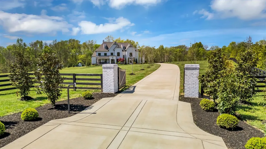 5026 Hilltop Lane College Grove TN 37046