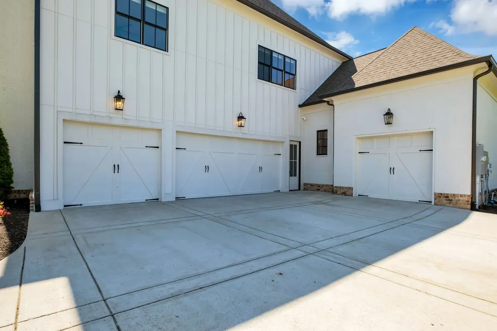 5026 Hilltop Lane College Grove TN 37046