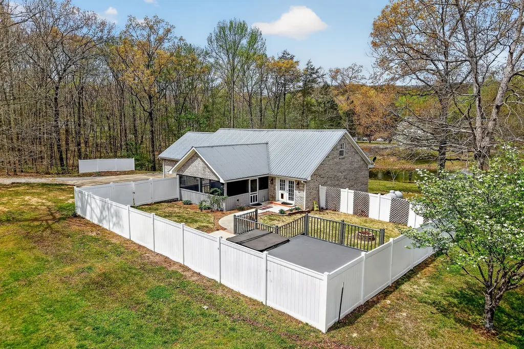 152 Black Mountain Road, E Dunlap TN 37327