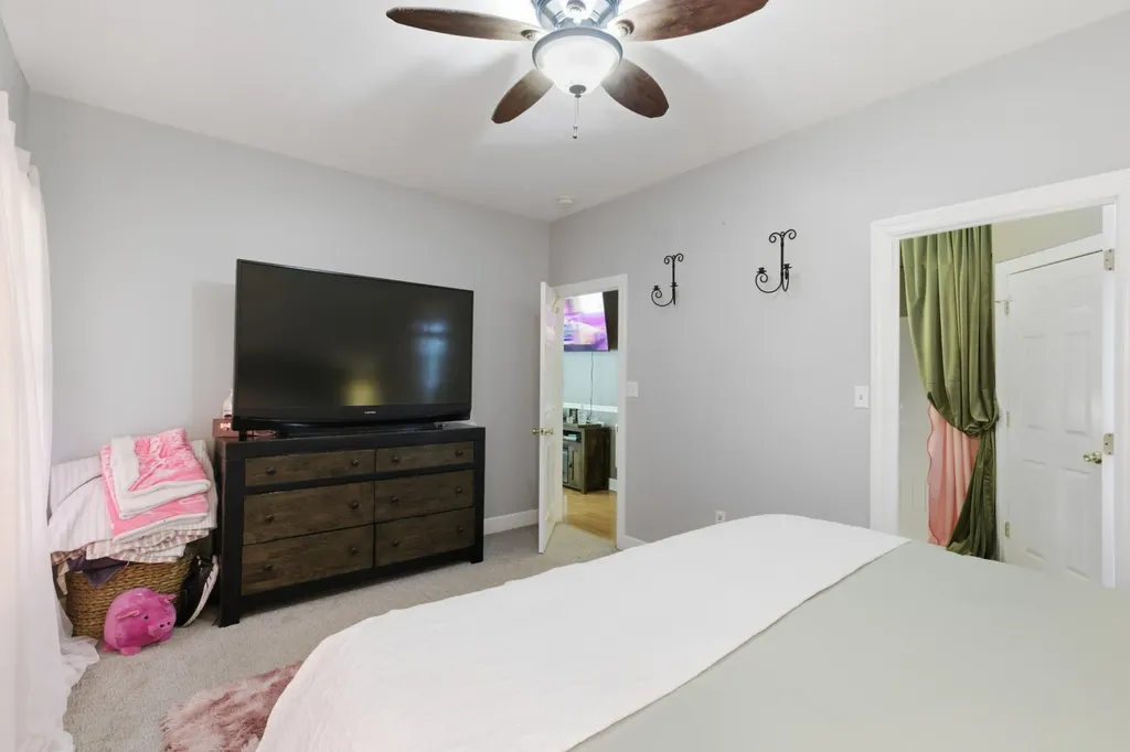 435 Long St, W Mc Ewen TN 37101
