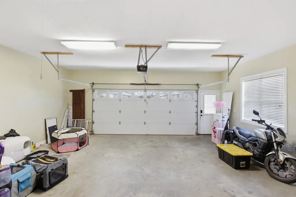 435 Long St, W Mc Ewen TN 37101