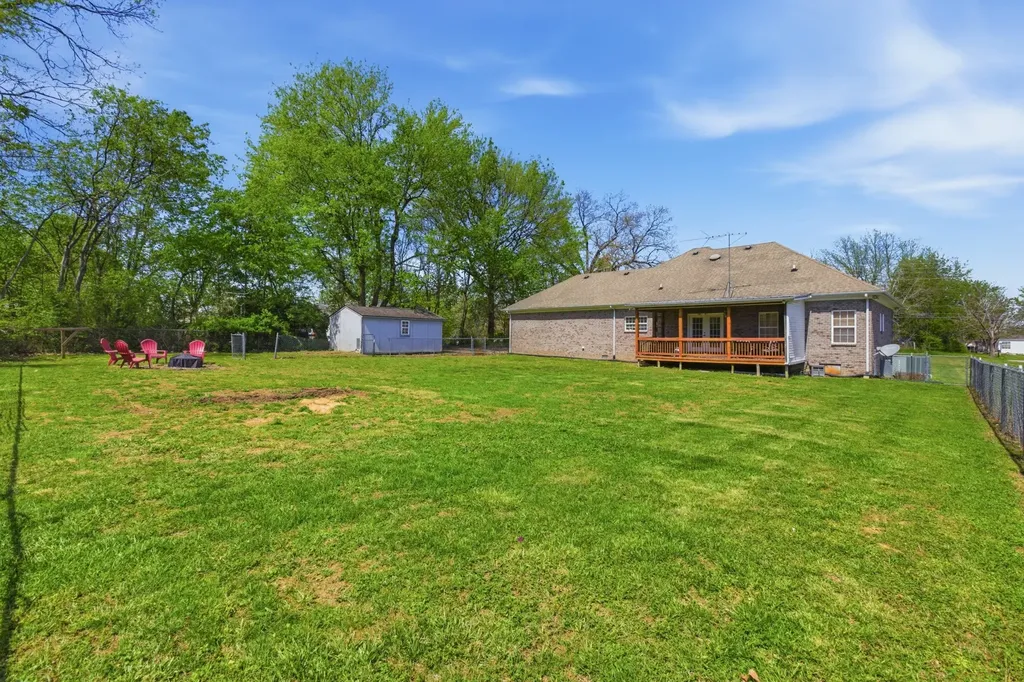 435 Long St, W Mc Ewen TN 37101