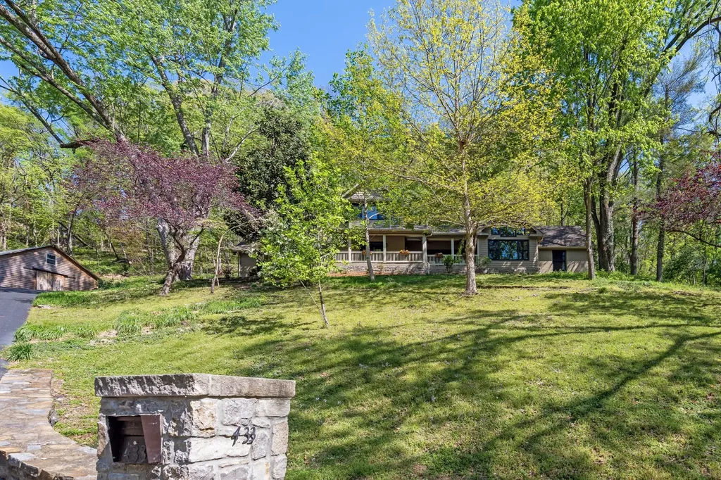 433 Grayson Drive Nashville TN 37205
