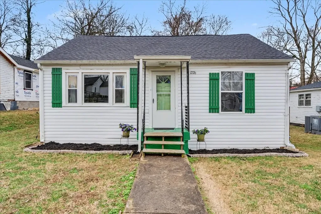 1226 Cedar Street Clarksville TN 37040