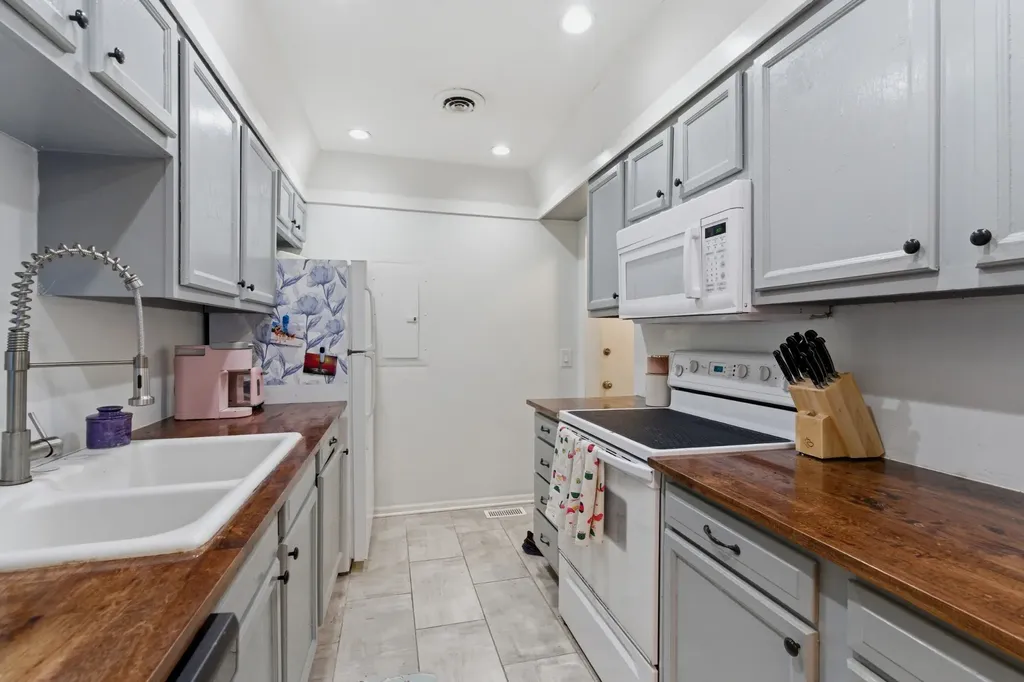 Nashville TN, 5025 Hillsboro Pike, Unit 15L