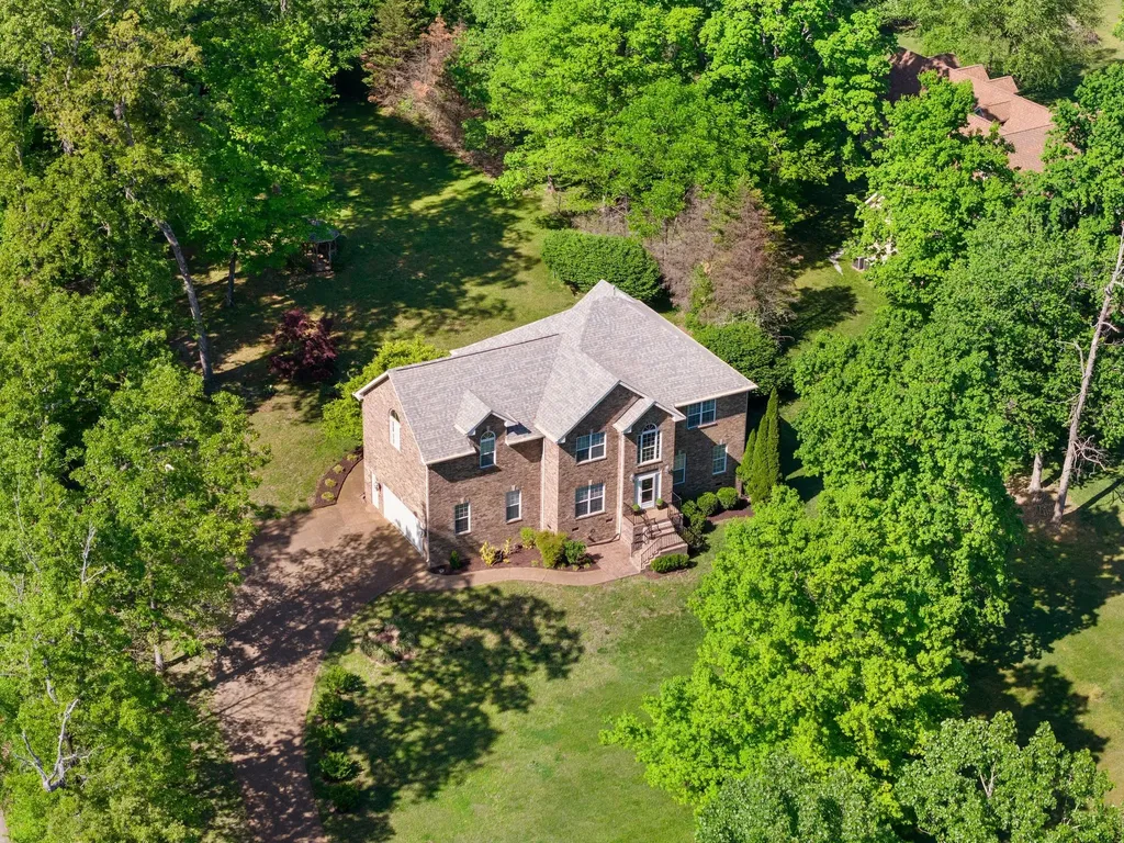 1034 Ridglea Drive Burns TN 37029
