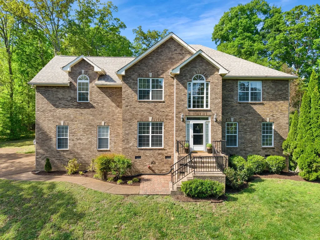 1034 Ridglea Drive Burns TN 37029