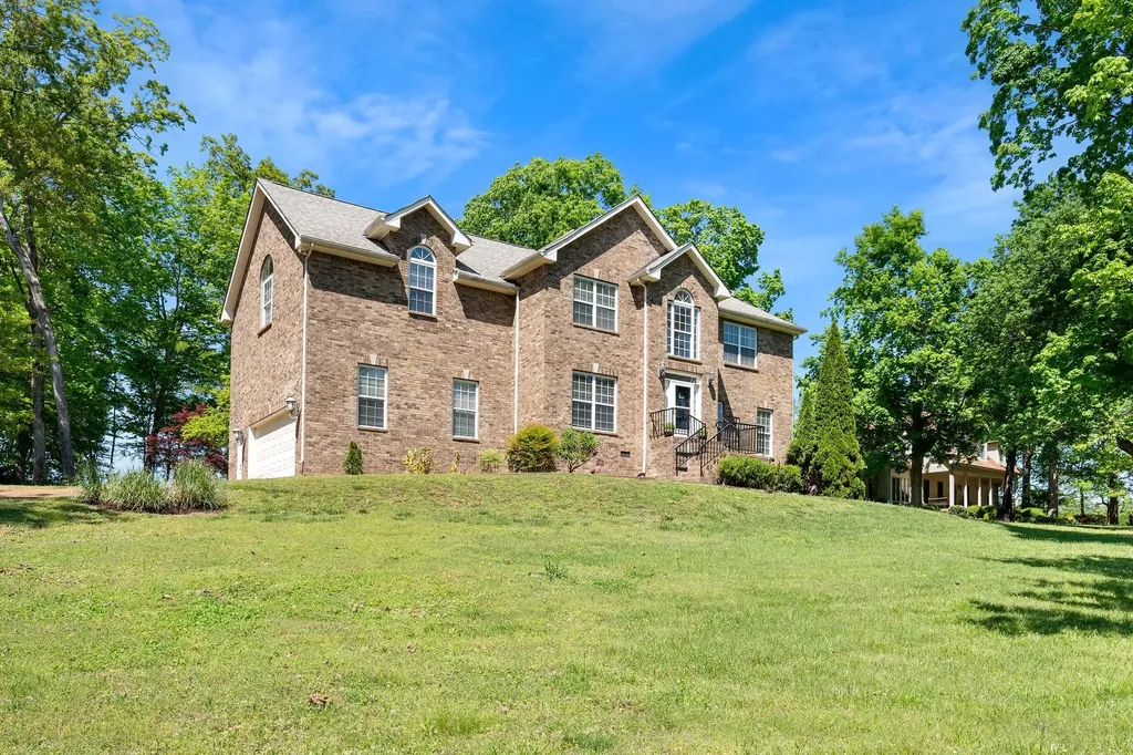 1034 Ridglea Drive Burns TN 37029