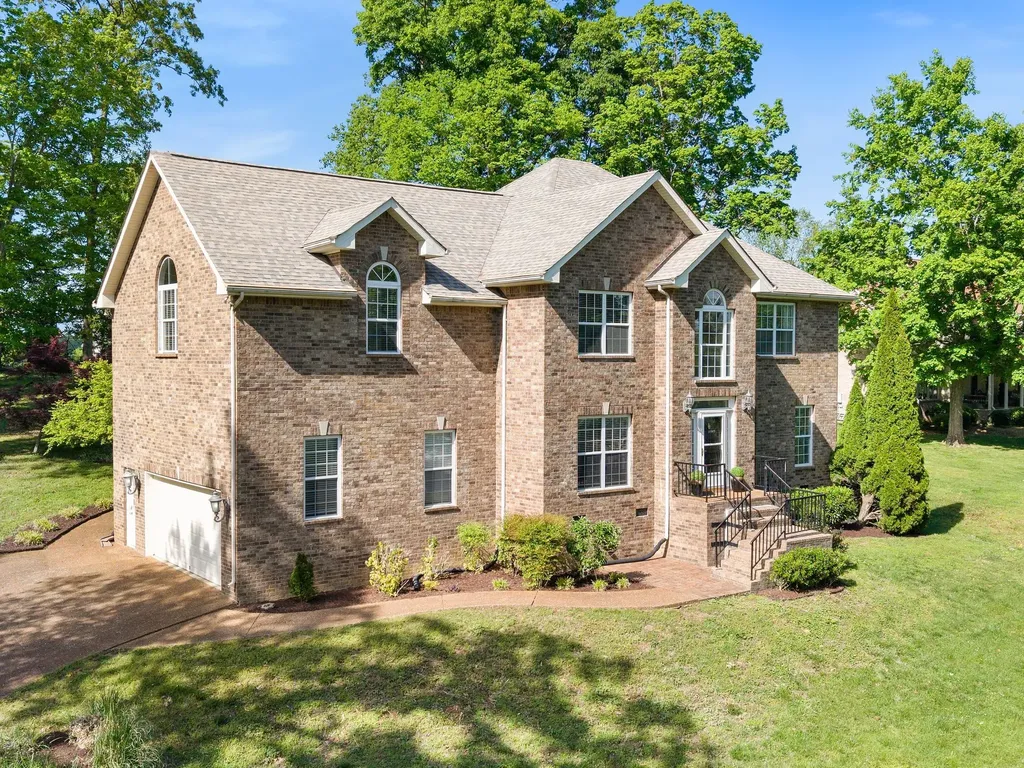 1034 Ridglea Drive Burns TN 37029