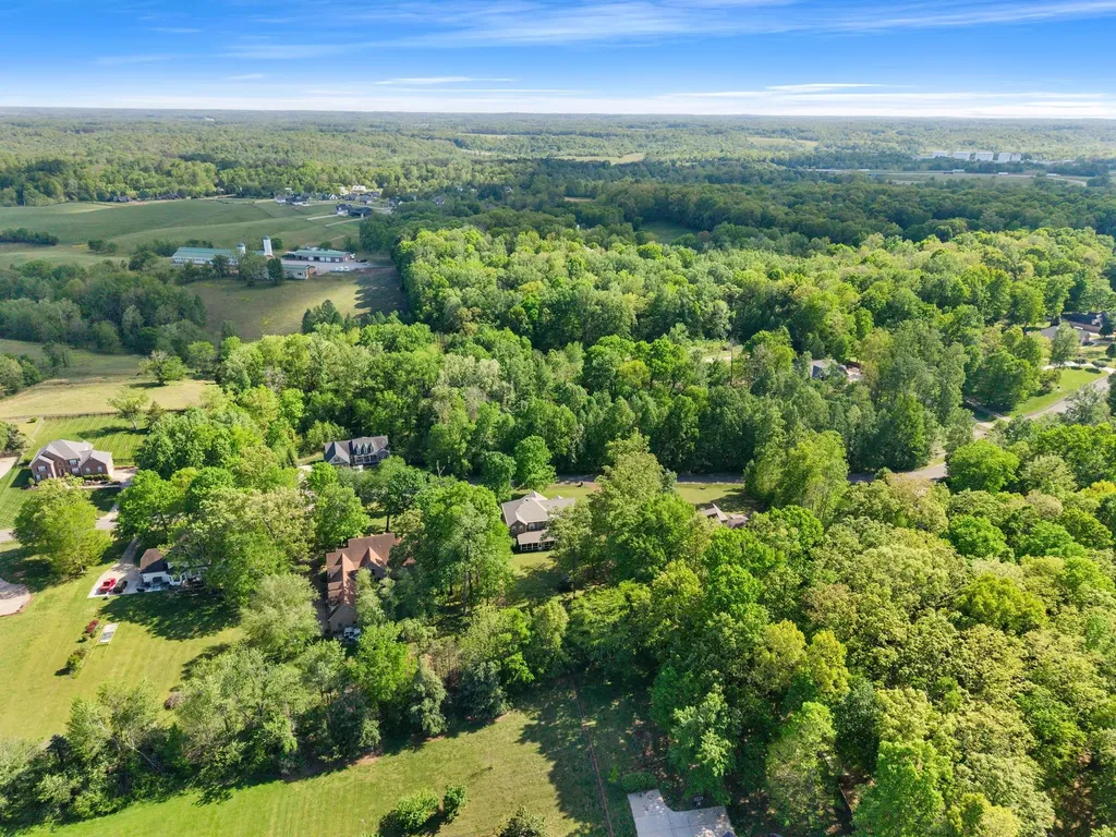 1034 Ridglea Drive Burns TN 37029