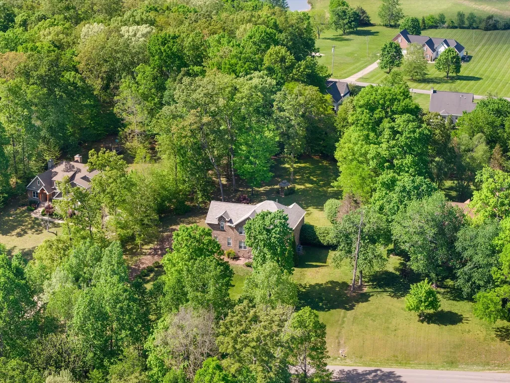 1034 Ridglea Drive Burns TN 37029