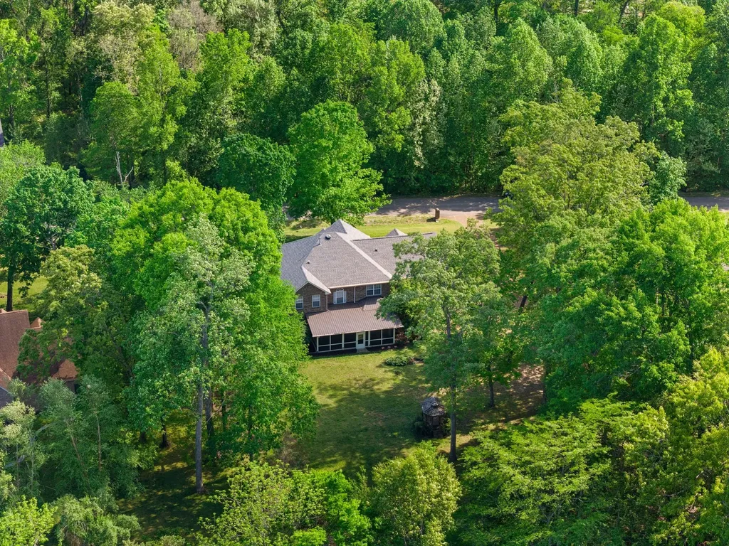 1034 Ridglea Drive Burns TN 37029