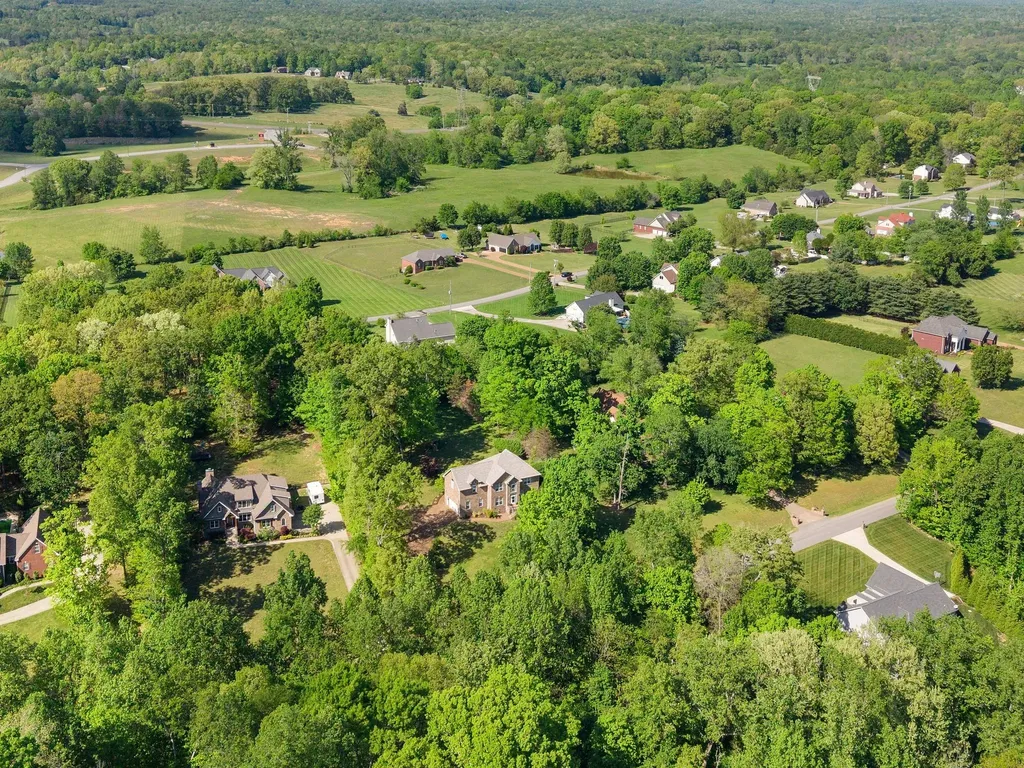1034 Ridglea Drive Burns TN 37029