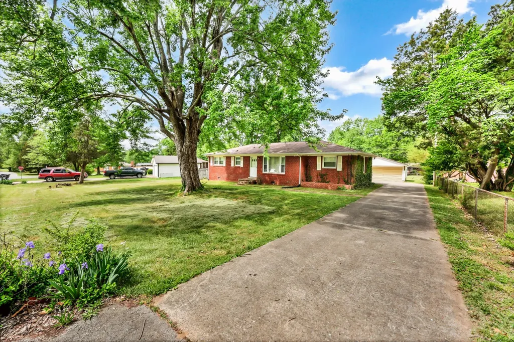 62 Bel Air Boulevard Clarksville TN 37042