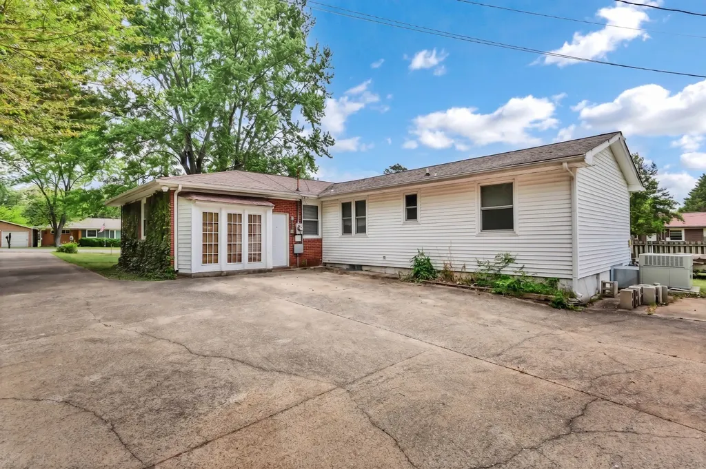 62 Bel Air Boulevard Clarksville TN 37042