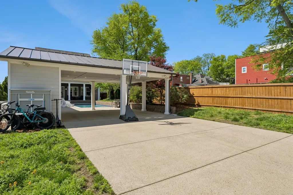1500 King Hollands Avenue Nashville TN 37212