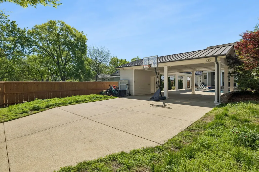 1500 King Hollands Avenue Nashville TN 37212